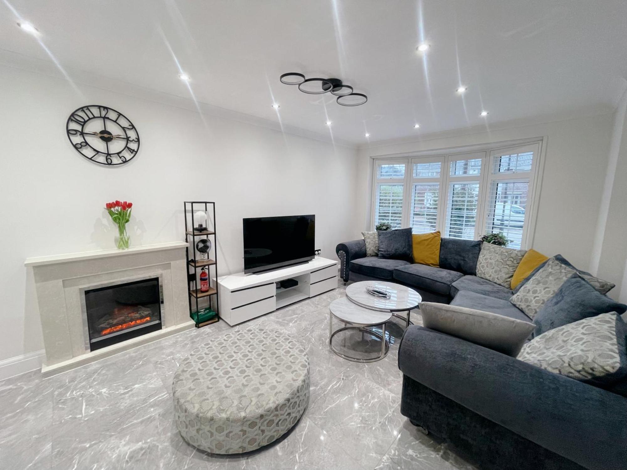 Home Near London Heathrow, Slough,Windsor,Legoland Colnbrook Bagian luar foto